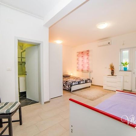 Villa Lucija Pula Bagian luar foto