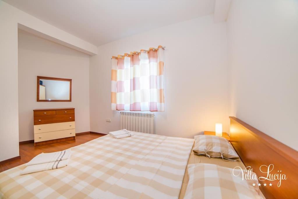 Villa Lucija Pula Bagian luar foto