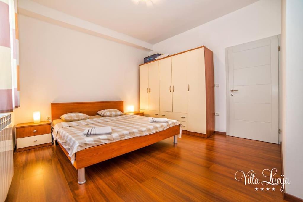 Villa Lucija Pula Bagian luar foto