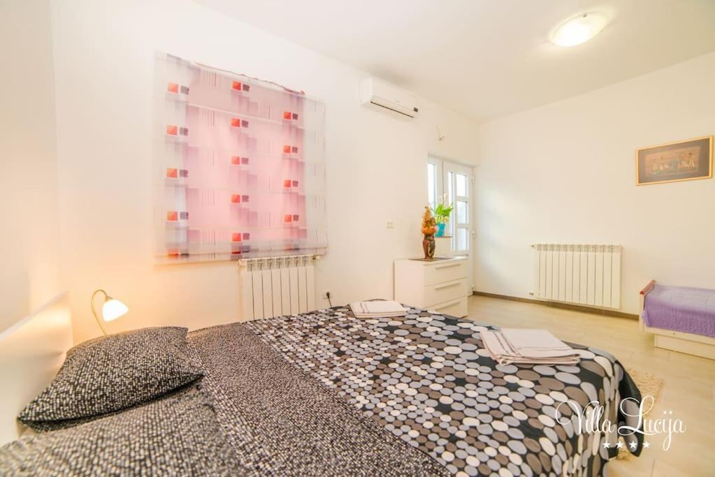 Villa Lucija Pula Bagian luar foto