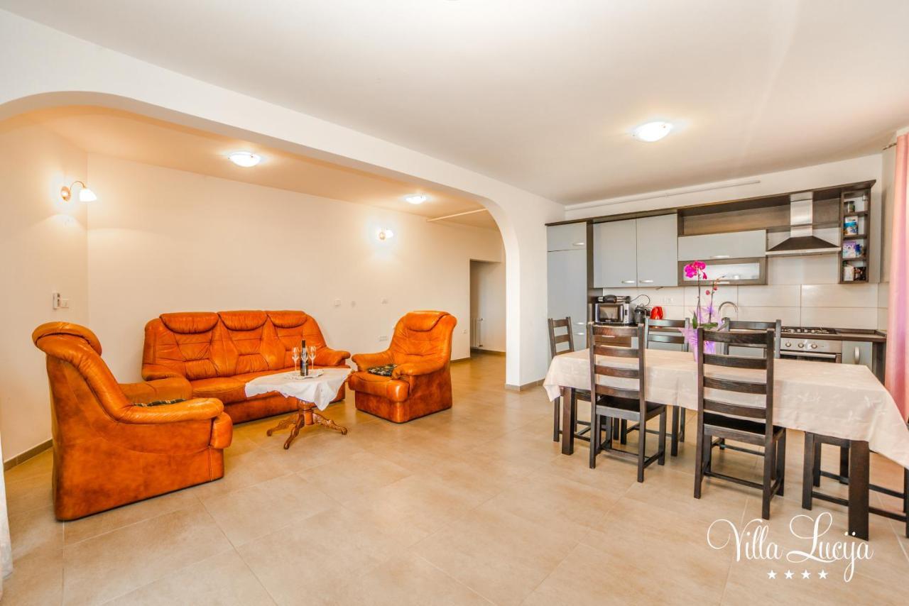 Villa Lucija Pula Bagian luar foto