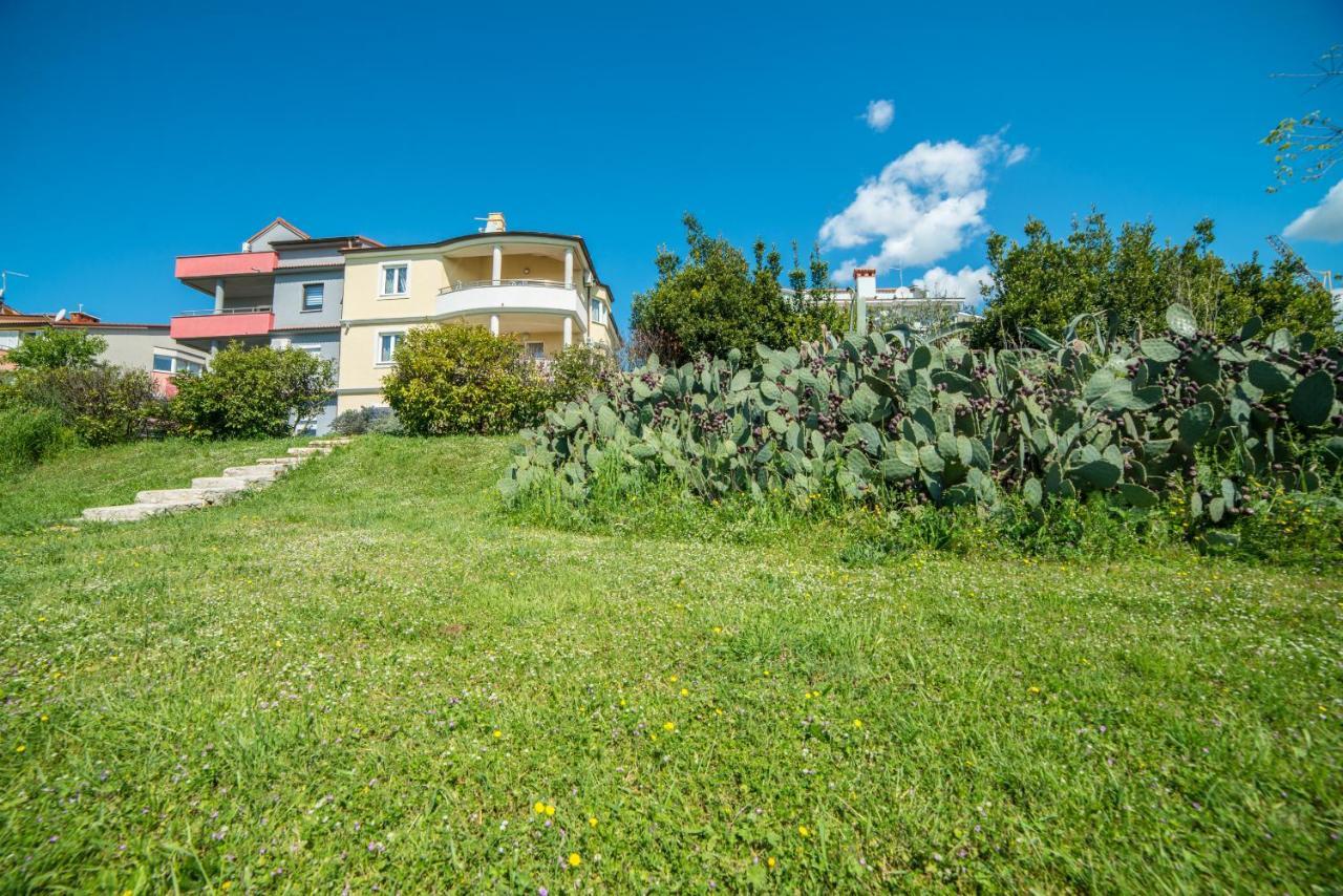 Villa Lucija Pula Bagian luar foto