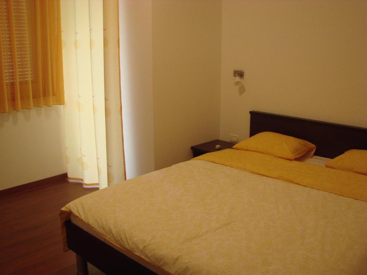 Villa Lucija Pula Bagian luar foto