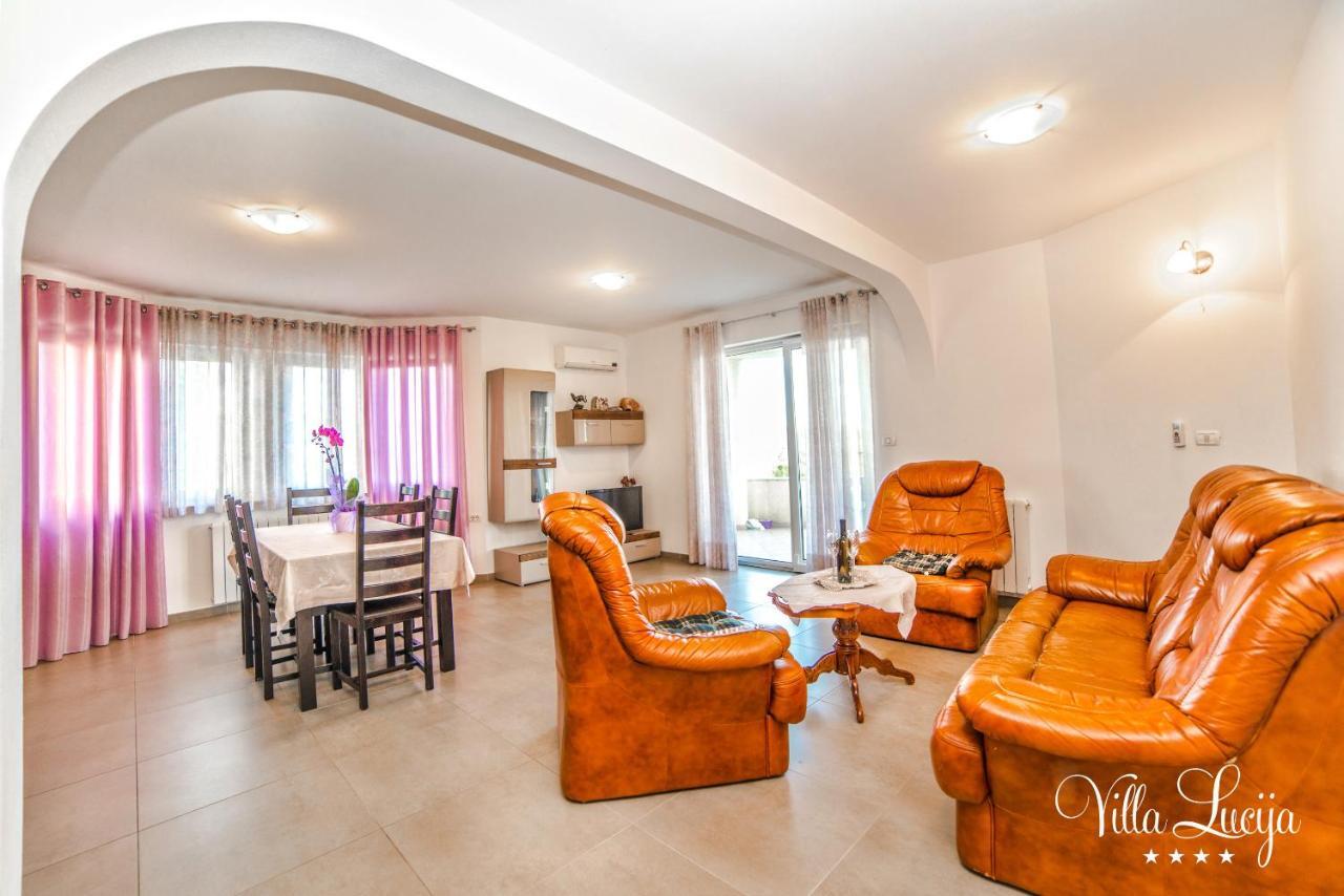 Villa Lucija Pula Bagian luar foto
