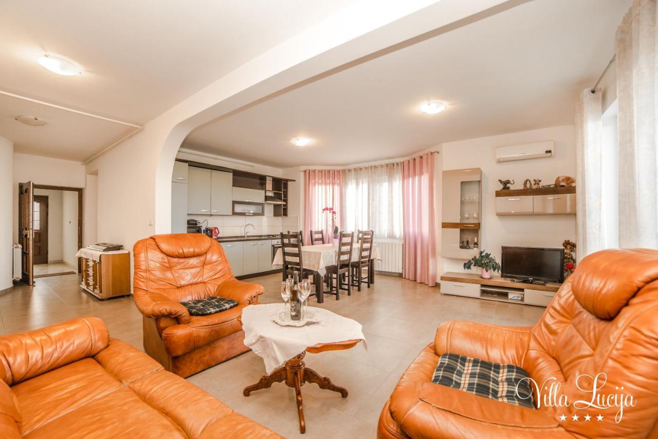 Villa Lucija Pula Bagian luar foto