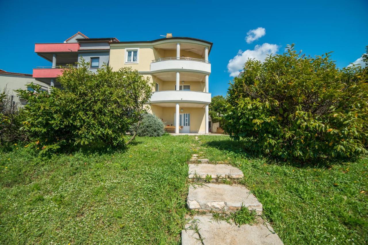 Villa Lucija Pula Bagian luar foto
