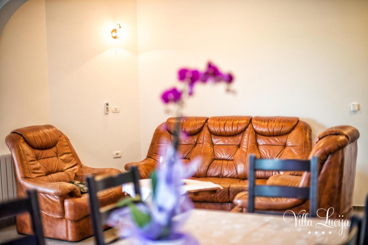 Villa Lucija Pula Bagian luar foto